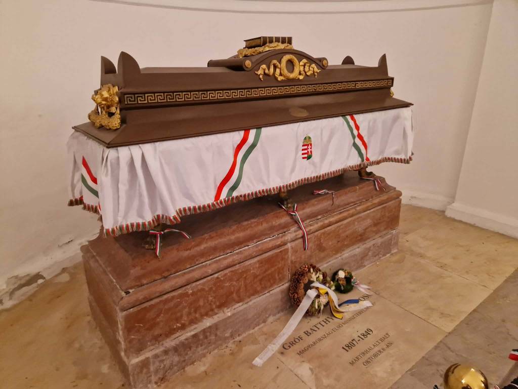 A mauz�leumok �s a Fiumei �ti s�rkert